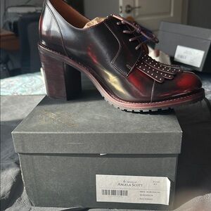 The Office of Angela Scott
Mrs. Robinson
New in box
Size 43